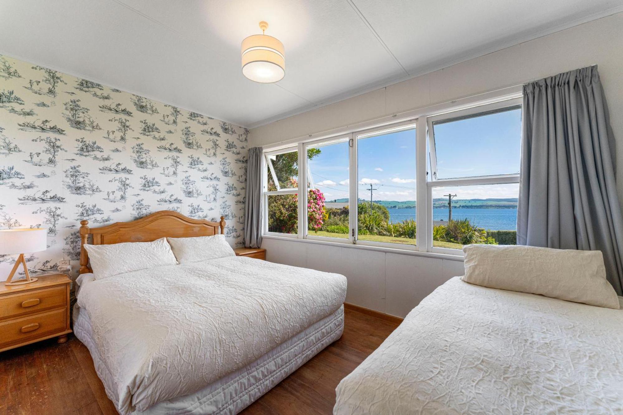 Lakeview Cottage - Rainbow Point Holiday Home Taupo Eksteriør billede